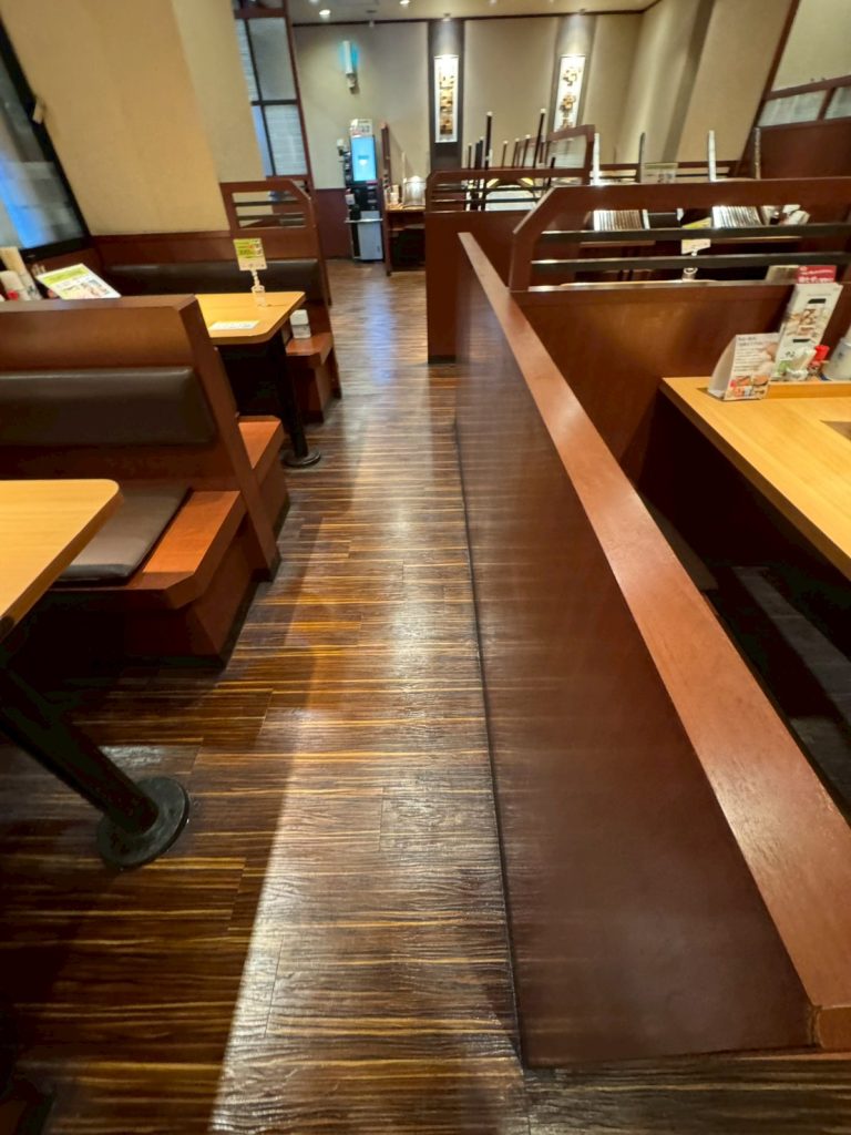 WAX剥離・WAX塗布|店舗床メンテナンス施工事例